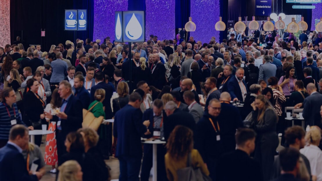 Picture from Nordic Business Forum 2024 - business people mingling